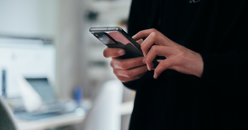 Language Lab vs Duolingo for Moving Abroad: Which One Prepares You?